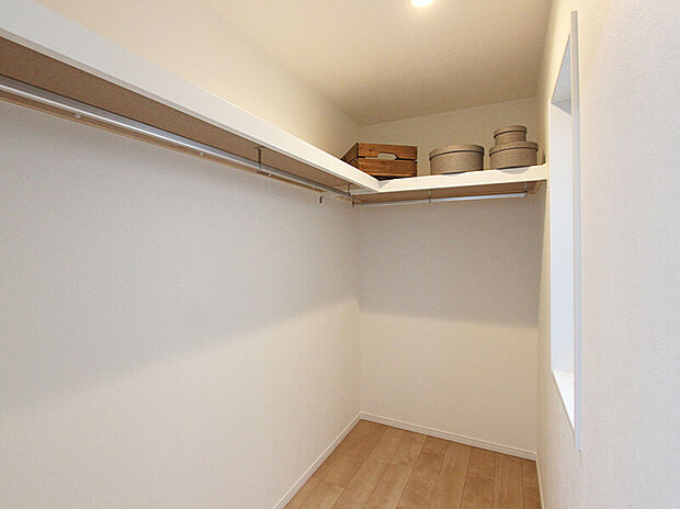 【[施工例]WIC】スーツケースなどの大きな荷物も出し入れラクラク♪