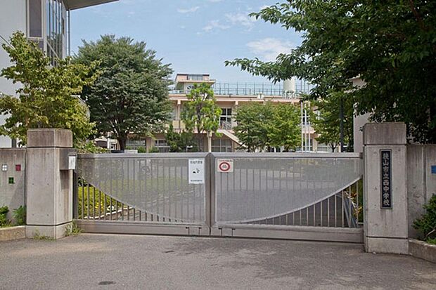 狭山市立西中学校（約957m）