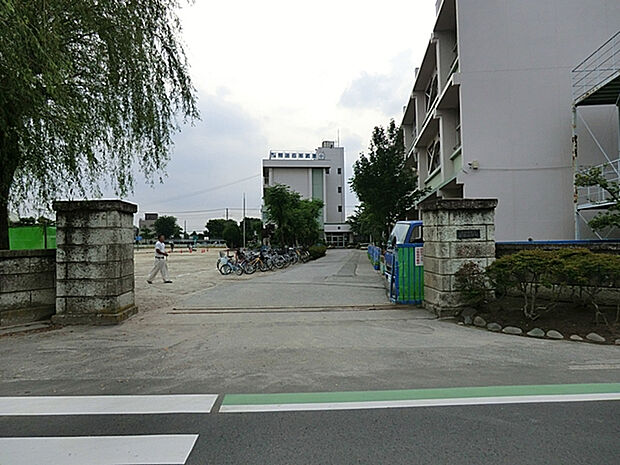 武里小学校　