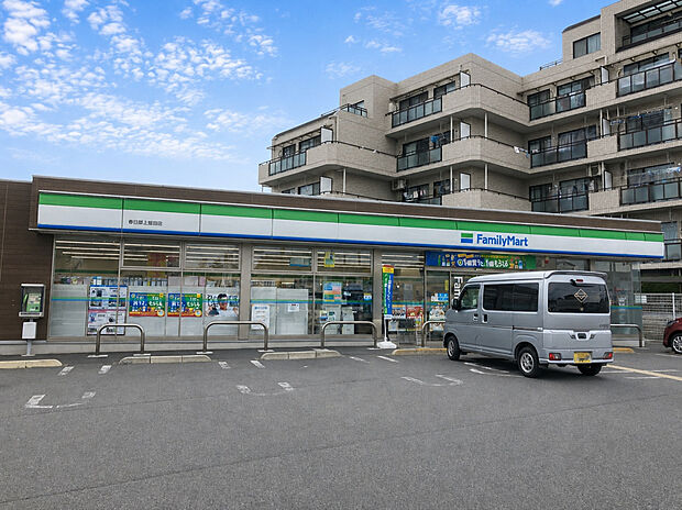 ファミリーマート春日部上蛭田店（約400m）