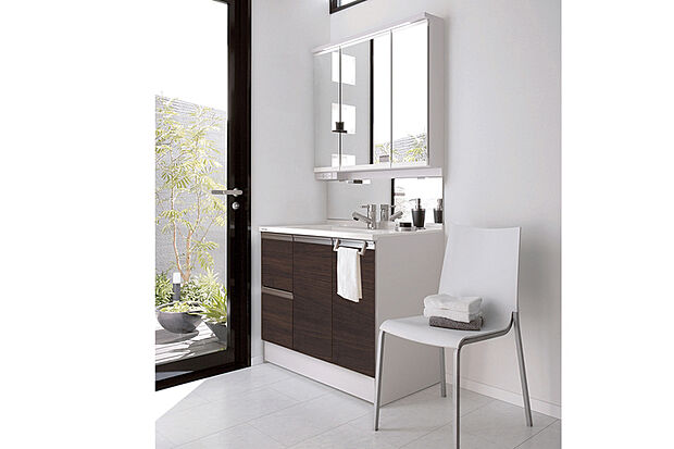 【【洗面化粧台/Panasonic C-line】】「子育てのしやすさ」と「女性の使いやすさ」を追求した洗面化粧台。子どもも使いやすいミドルミラーなど、機能的な化粧洗面台です。