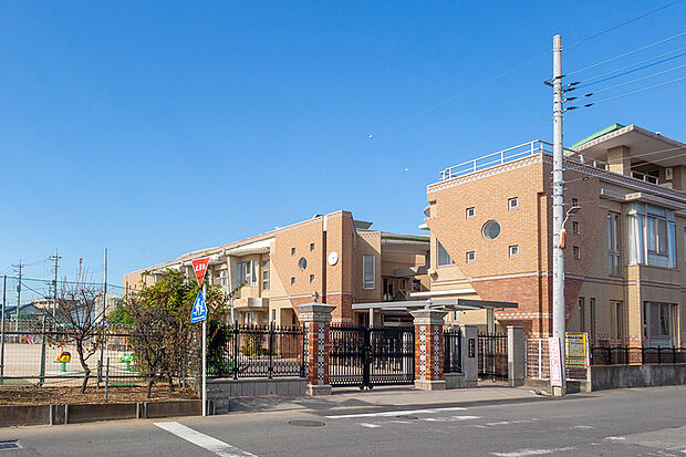 大袋幼稚園(現地より徒歩8分)