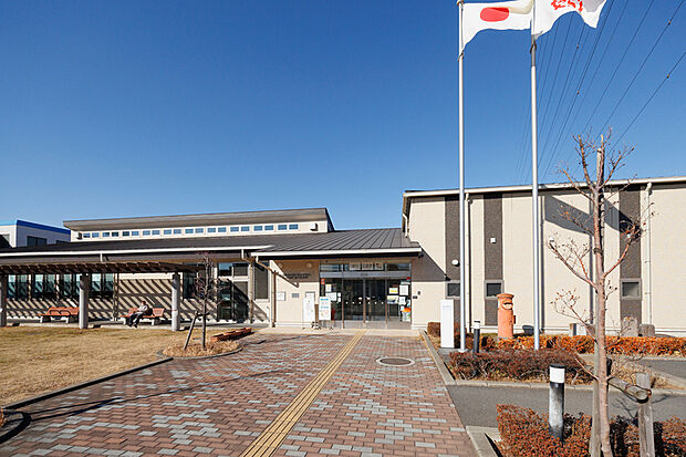 【三郷市立図書館 三郷市わくわくライブラリー】（現地より徒歩