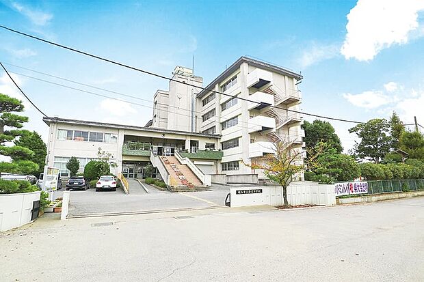 越谷市立新栄中学校（現地より徒歩22分）