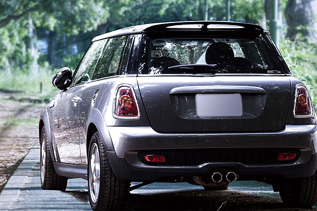 【【2台カースペース標準】】我が家用に加えて来客用などにも対応できる２台駐車スペースを標準としました。快適なカーライフを支えます。※駐車可能な車種には制限があります。