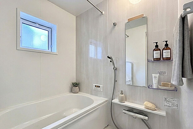 【 浴室 】
浴室乾燥機を搭載した1坪バスルーム。
※家具や小物はCGによるイメージです