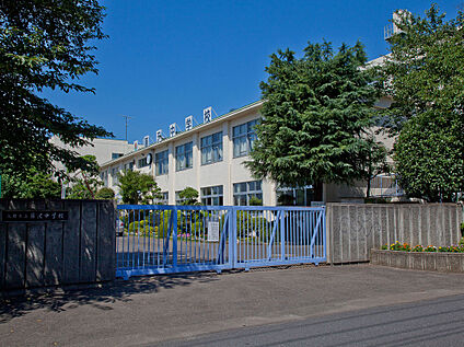 入間市立藤沢中学校 765ｍ
