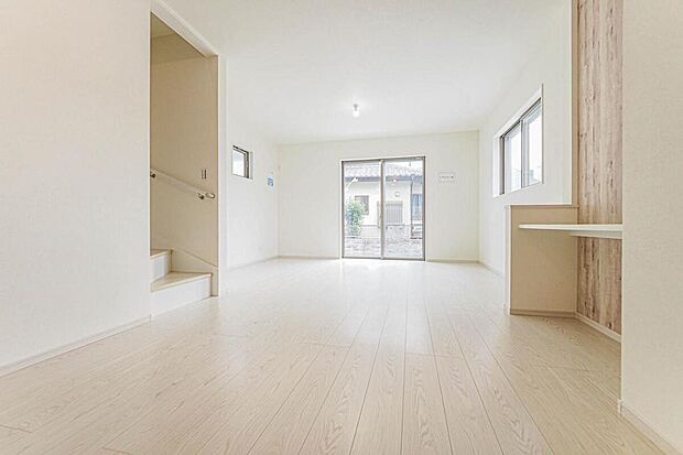 主採光面が南東側のため、午前中から明るい光が差し込みます。