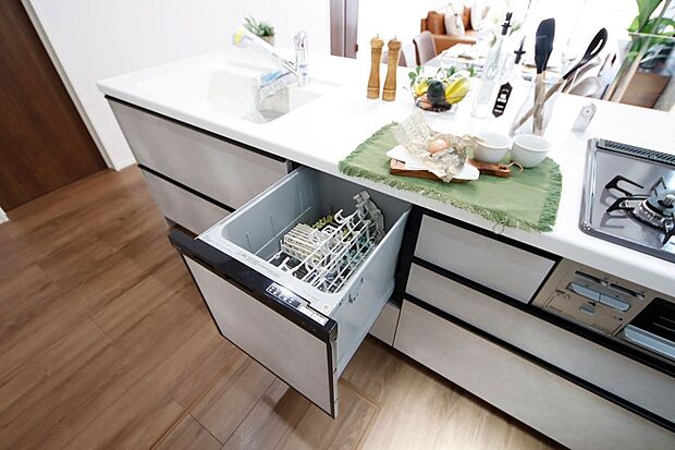 家事の時短を叶える、ビルトイン食器洗い乾燥機を搭載。