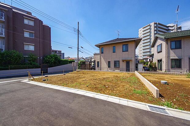 【現地写真】プラン広がる整形地、開放感のある角地を含む分譲地です。自由設計の注文住宅用地で理想の建物を建築しませんか?