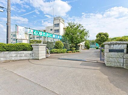 三芳町立藤久保中学校 1340m