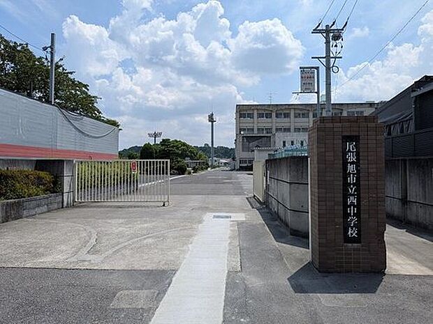 西中学校（約1,140m）