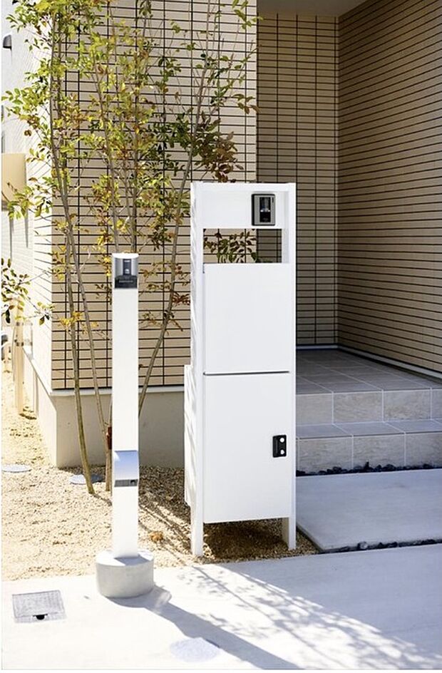【宅配ボックス】ポストの下には宅配ボックス。不在時でも荷物が受け取れます。