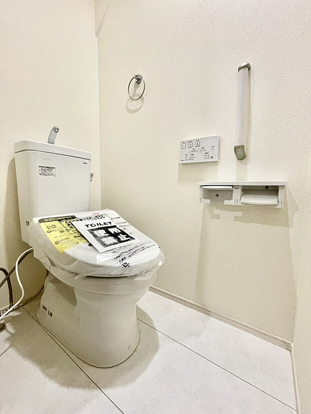 【【1Fトイレ】】清潔感のある温水洗浄便座付きトイレ空間☆