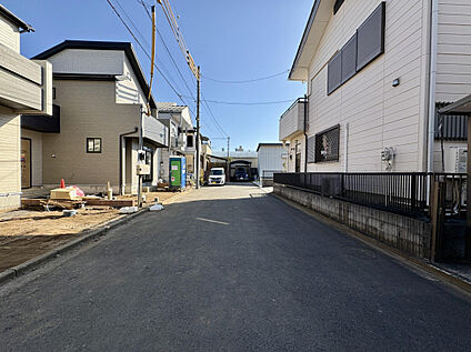 【前面道路含む現地写真】