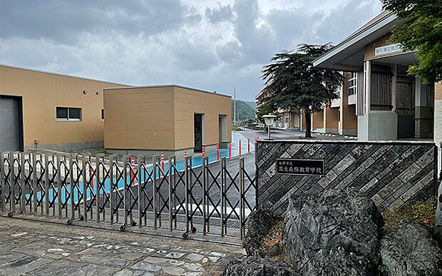 葛生義務教育学校（約1,750m）