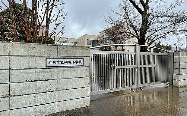 横堀小学校(約1,950m)