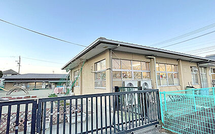 若草保育園 240m