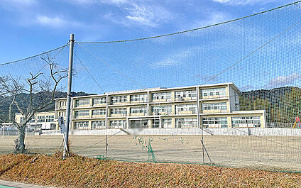 上野北小学校 2240m