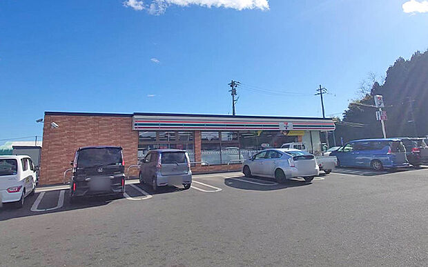 セブンイレブン(約610m)