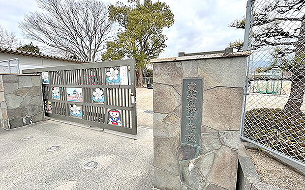 吉野ヶ里町立東背振中学校(約400m)