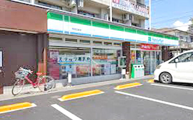 ファミリーマート甲府北新店(約650m)