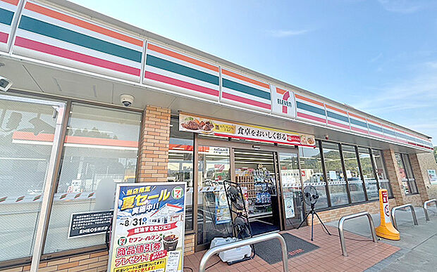 セブンイレブン八王子戸吹店(約370m)