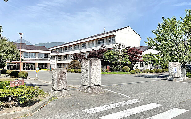 安曇野市立穂高西小学校（約2,400m）