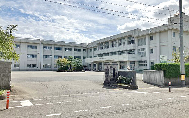 市立東豊小学校（約810m）