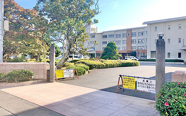 町立吉田中学校（約2,020m）