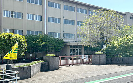 市立西中学校 1070m