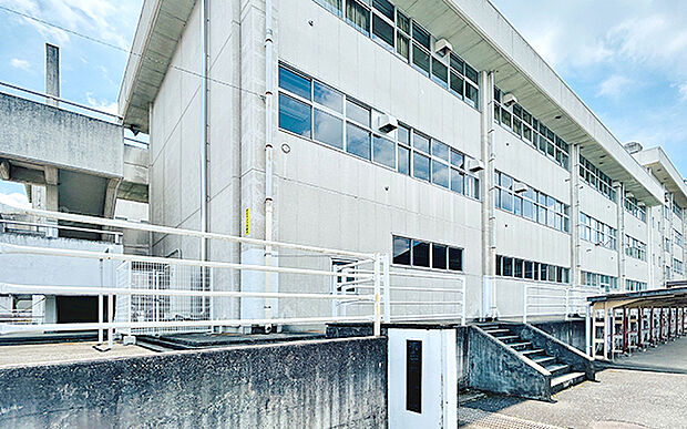 市立広沢中学校（約650m）