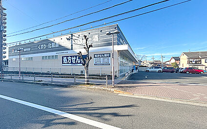 ドラッグユタカ 城陽寺田店 750m