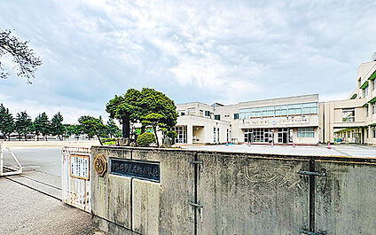 伊勢崎市立広瀬小学校 550m