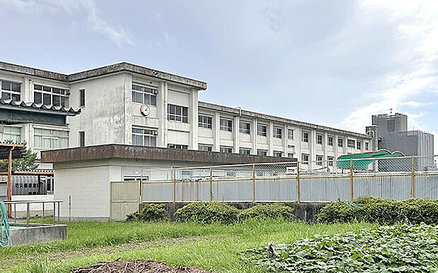 鈴鹿市立明生小学校(約450m)