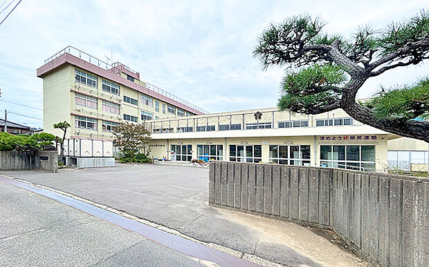 市立坂井輪中学校(約1,000m)