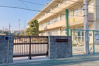 市川市立冨貴島小学校 750m(徒歩9分)