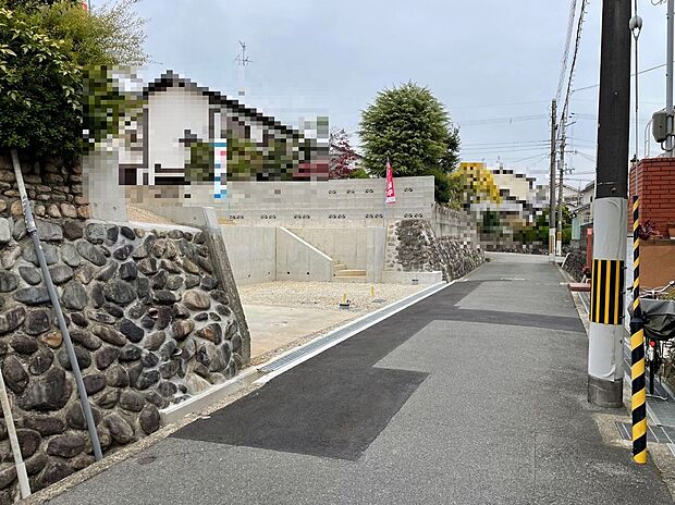 【前面道路】セットバック・側溝整備済みの公道です。