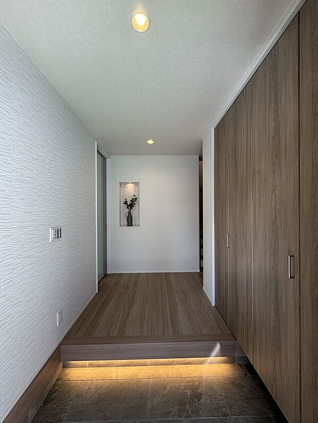 【玄関ホール】シューズクローク付き玄関ホール