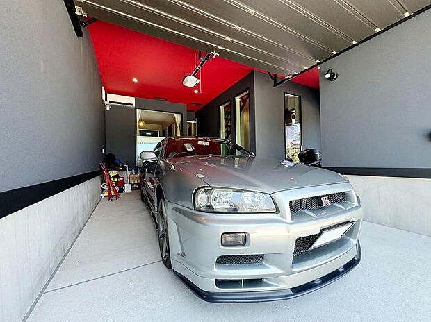 【施工事例】ガレージ/
室内からもガレージを眺めることができます。