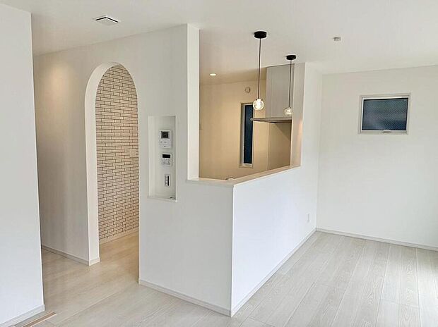 ◆お洒落なキッチンスペース
入り口がアーチ状になっており、おしゃれな雰囲気を演出してくれます♪（9号棟）