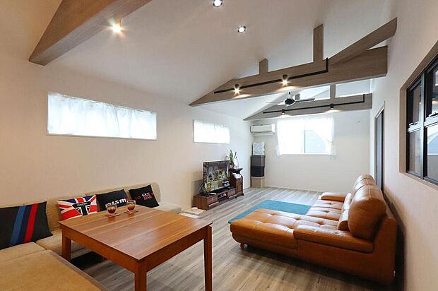 【施工事例】勾配天井のリビング