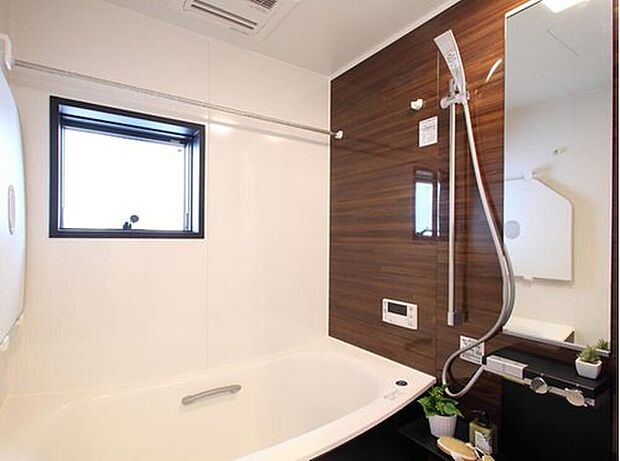 【＜日立ハウステック＞ルクレ】ドア下の換気口やパッキンなどをなくし、お掃除がラクラクに♪高断熱浴槽で暖かさが続く浴槽です！
（画像はイメージです）