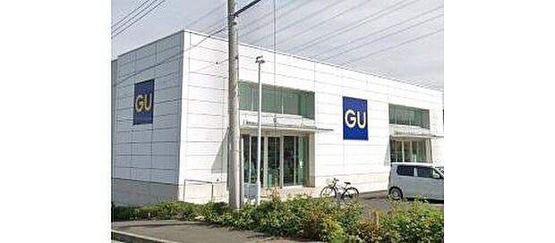 ジーユー伊勢原店（約792m）