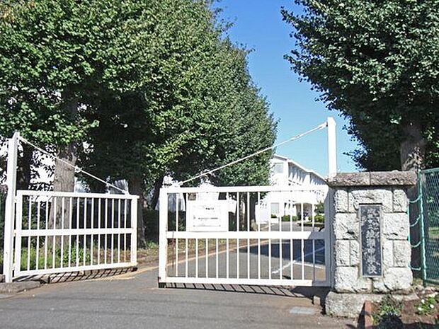 綾瀬中学校（約2,700m）