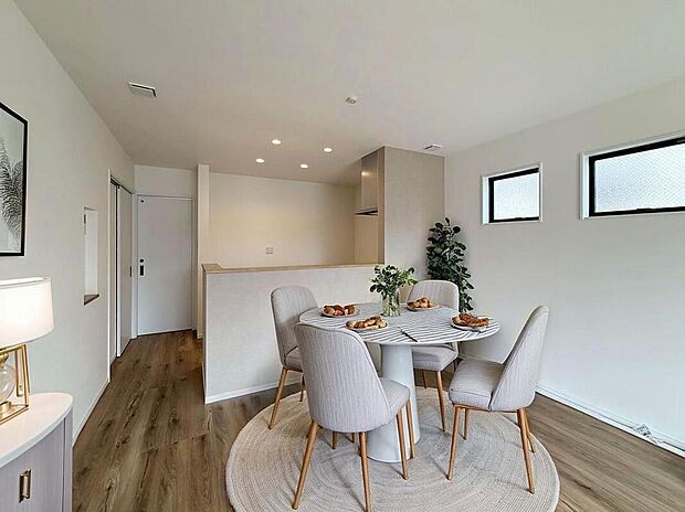 【リビング】リビングやダイニングを見渡せるつくりになっており、料理をしながらご家族の様子をしっかり確認できるので、安心して過ごせます♪※家具等はCGです。