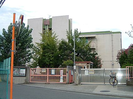 松原小学校 700ｍ(徒歩約９分)