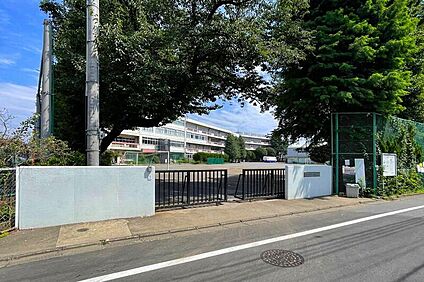 南中学校/徒歩2分 約90m