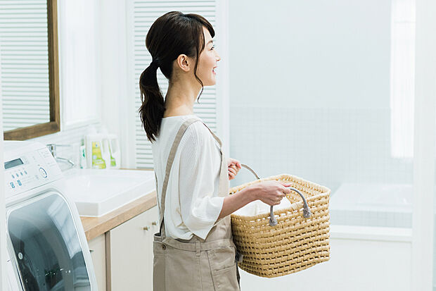 【【時短を叶える家事ラク動線】】キッチンと洗面室、浴室を近くに配置することで、スマートな家事動線を実現。家事の時短を叶えます。※号棟により採用状況が異なります。