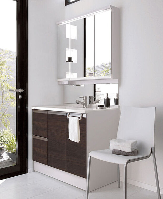 【【洗面化粧台/パナソニックシーライン】】拭き取りやすい水はねパネルを付けたサニタリー。機能性とデザイン性を兼ね備えた洗面化粧台です。